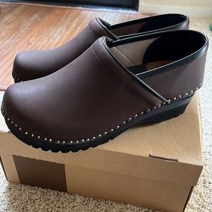 Troentorp of Sweden Van Gogh closed back Leather Clogs Brown Wood SZ 42